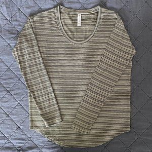 Like New Athleta Cloudlight Stratus Relaxed Striped Long Sleeve Soft Black White